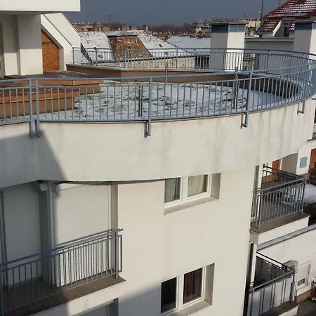 מלון Garay Terrace 3*